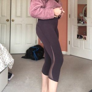 🌟Lululemon 3/4 length purple leggings🌟